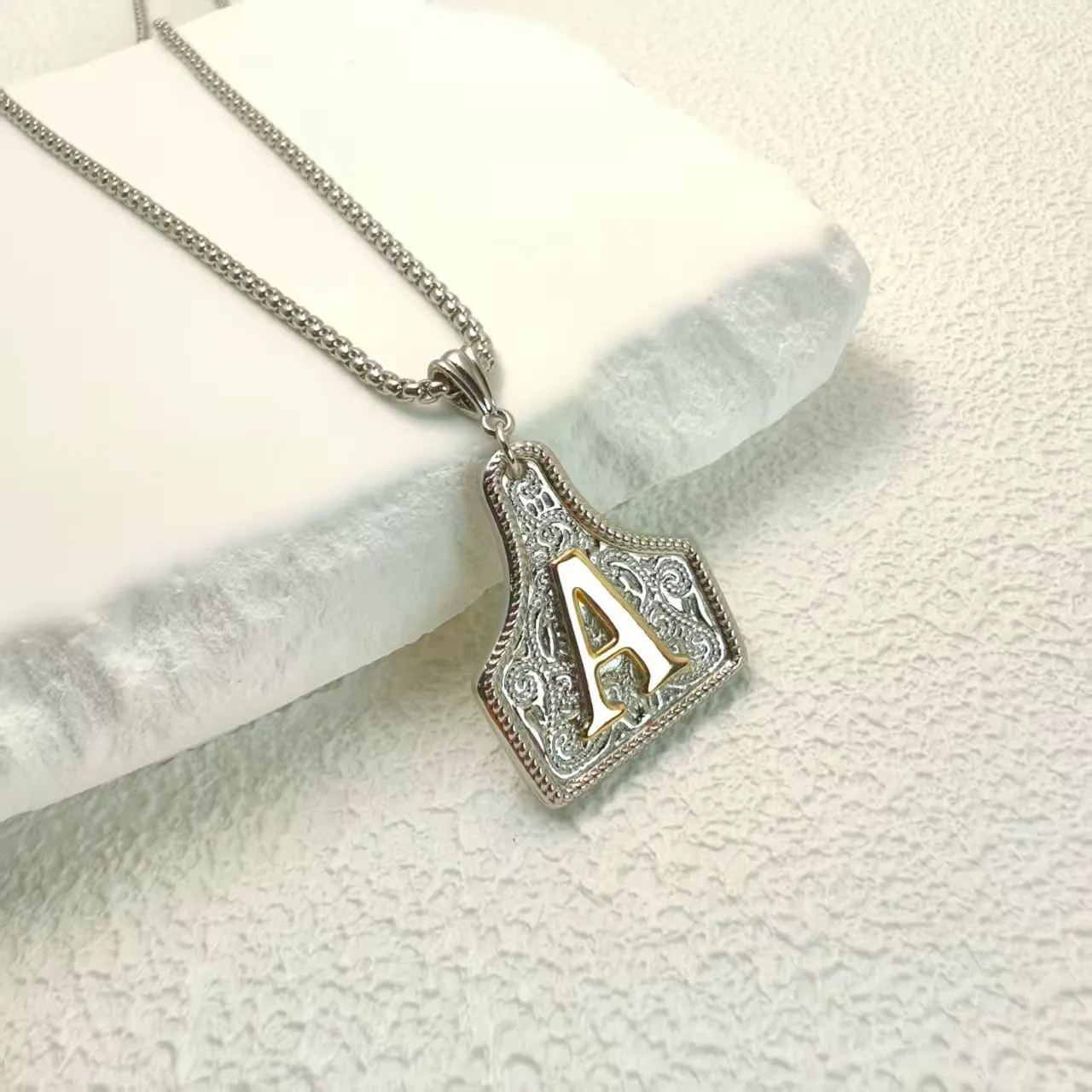 26-Letter Initial Necklace WesternJewelry Gift Box Valentine's Day Gift